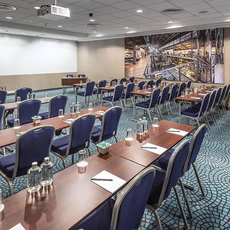 Courtyard By Marriott Prague City Бизнес снимка