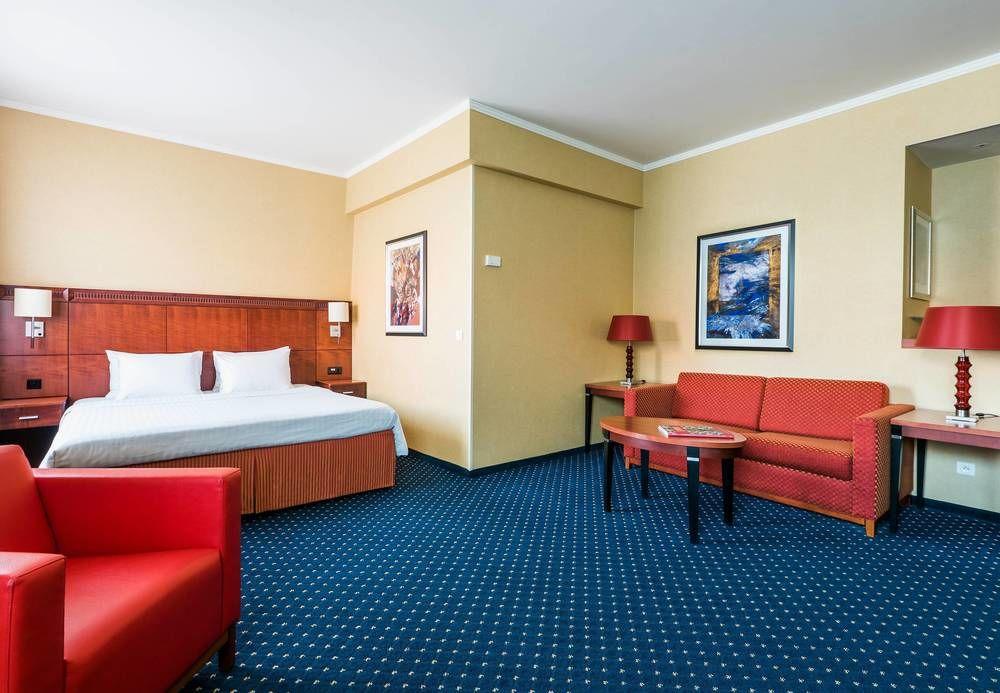 Courtyard By Marriott Prague City Екстериор снимка