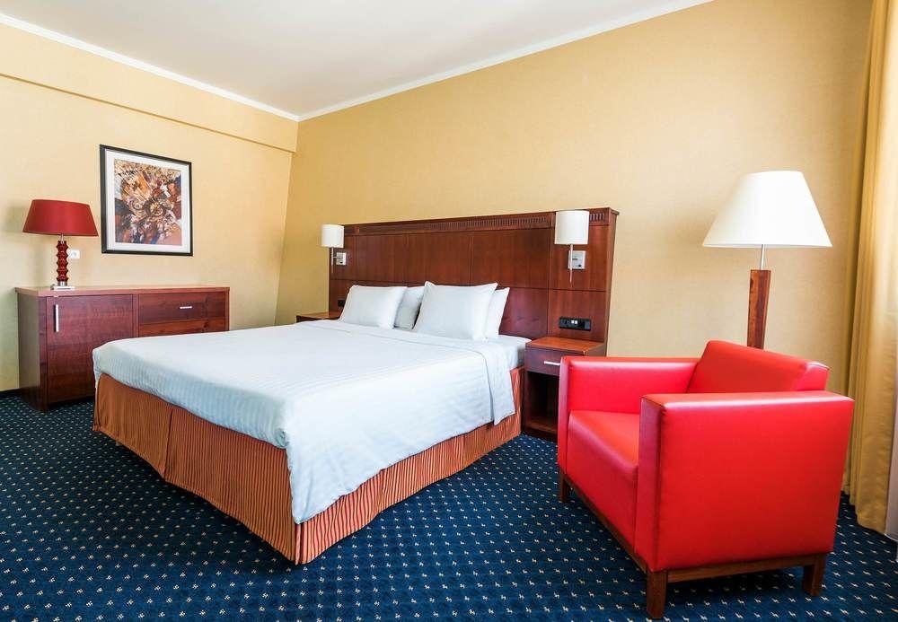 Courtyard By Marriott Prague City Екстериор снимка