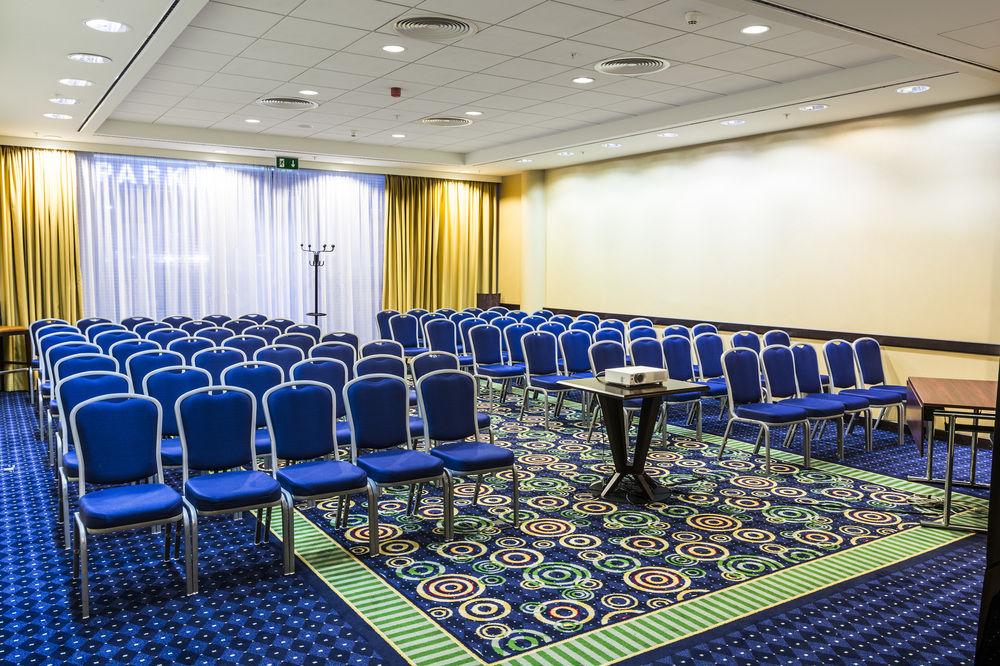 Courtyard By Marriott Prague City Екстериор снимка