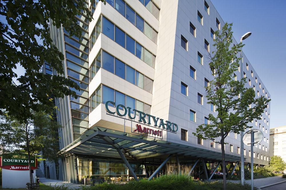 Courtyard By Marriott Prague City Екстериор снимка