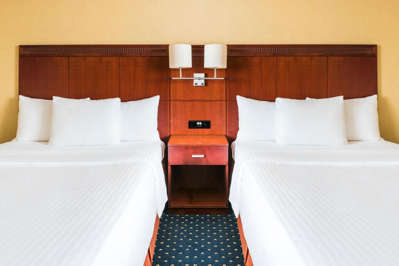 Courtyard By Marriott Prague City Екстериор снимка