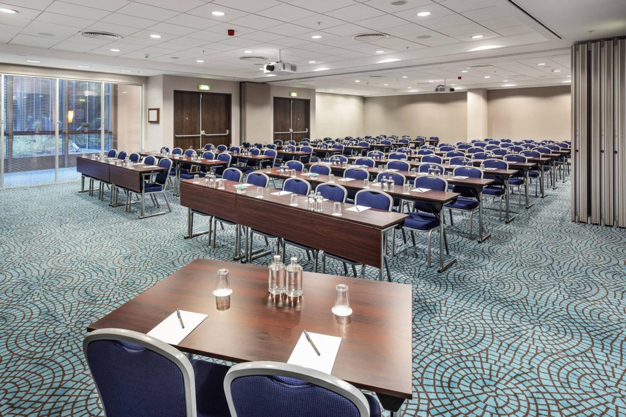 Courtyard By Marriott Prague City Екстериор снимка