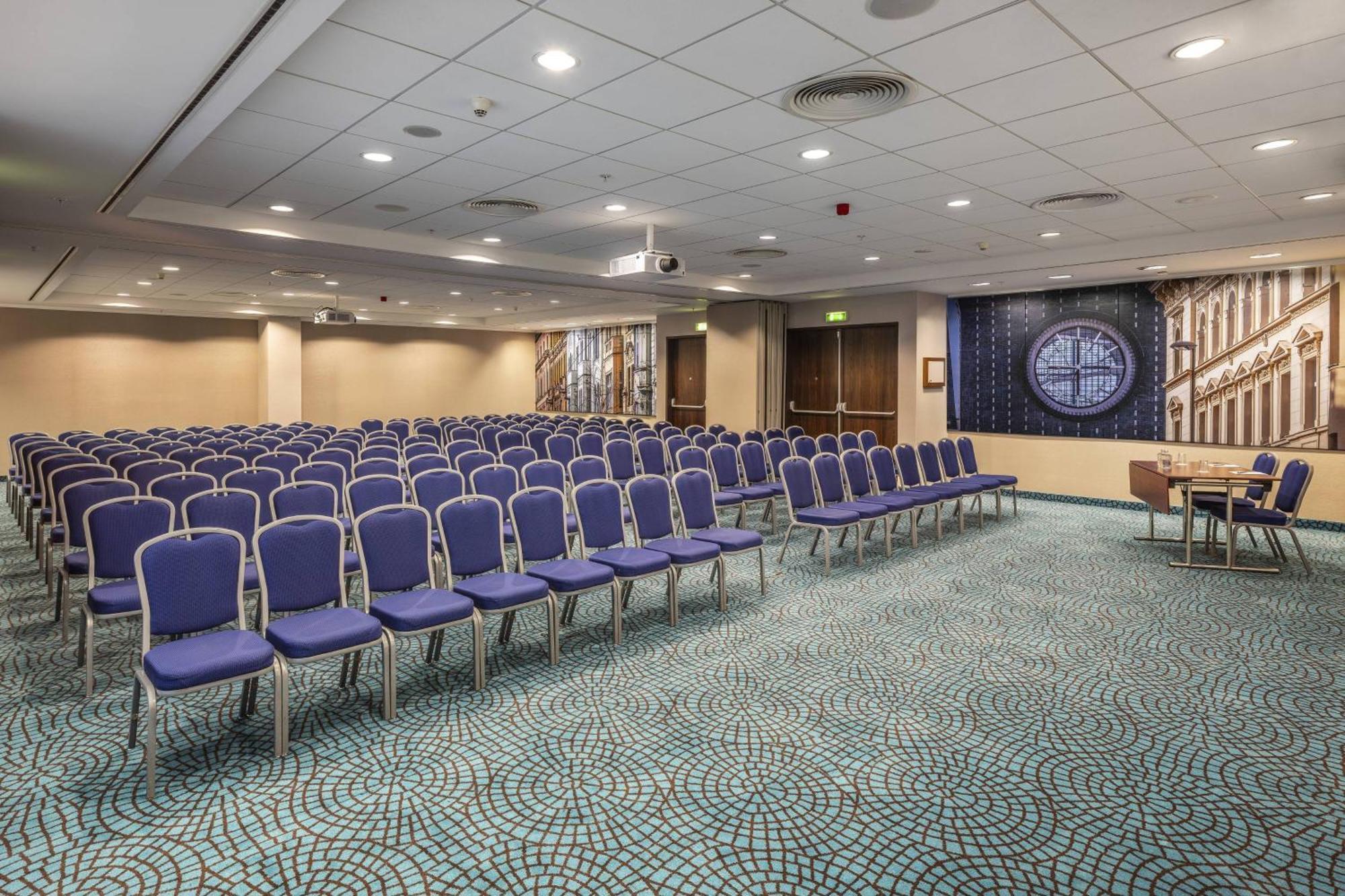Courtyard By Marriott Prague City Бизнес снимка