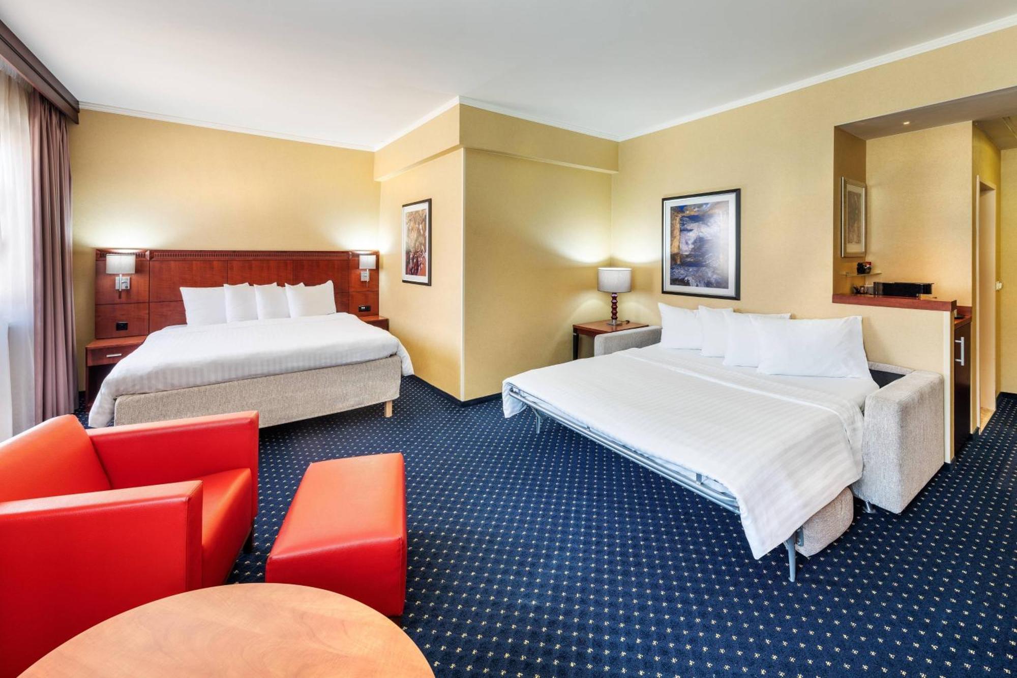 Courtyard By Marriott Prague City Екстериор снимка