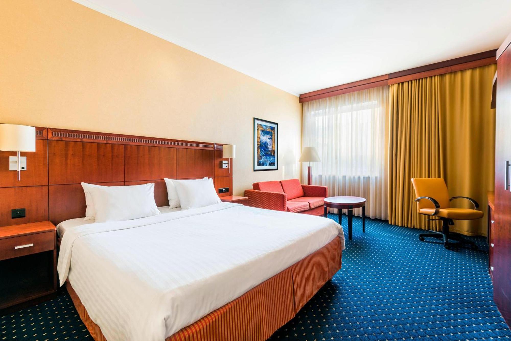 Courtyard By Marriott Prague City Екстериор снимка