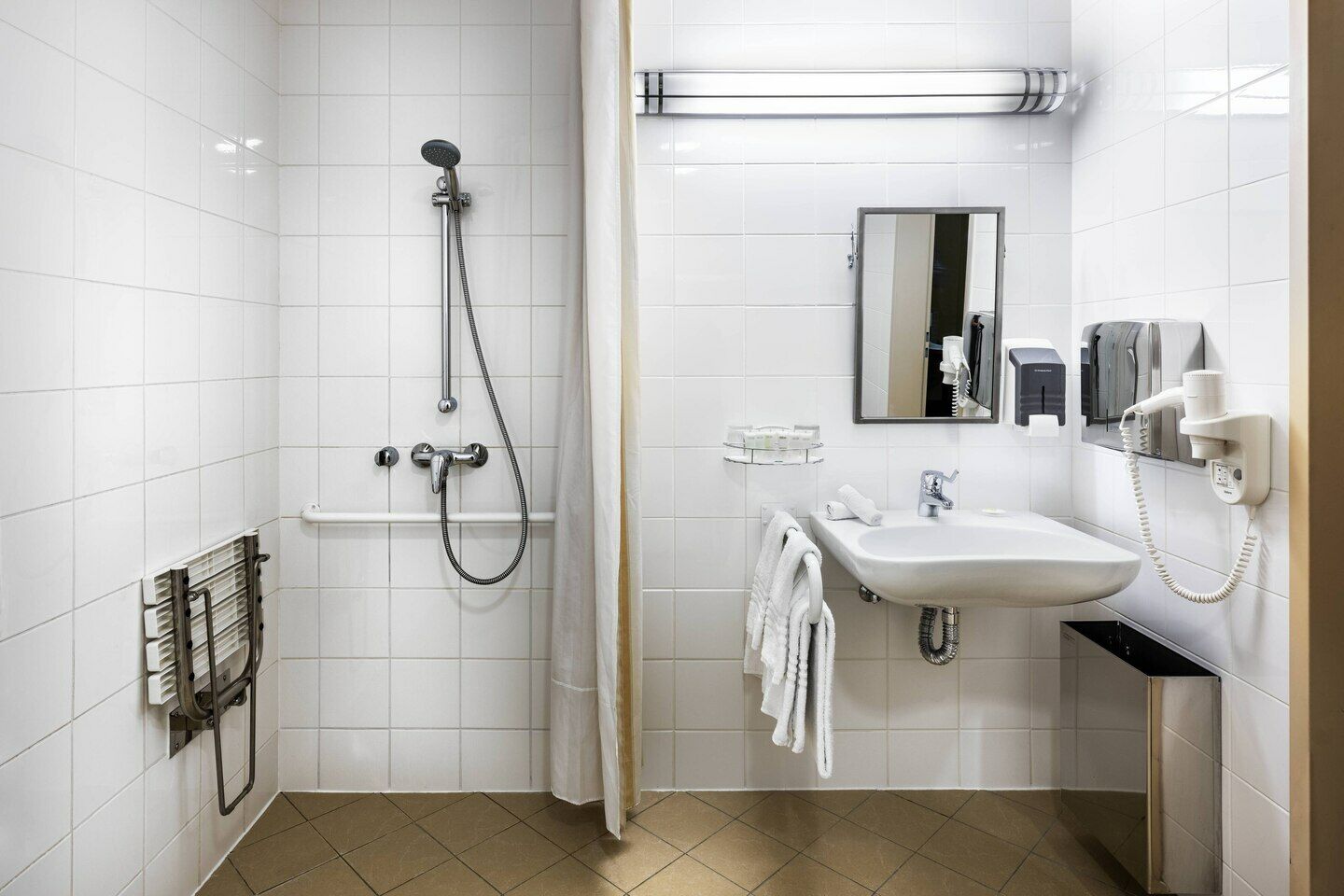 Courtyard By Marriott Prague City Стая снимка